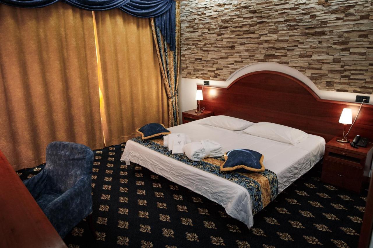River Palace Hotel Atyraū 외부 사진