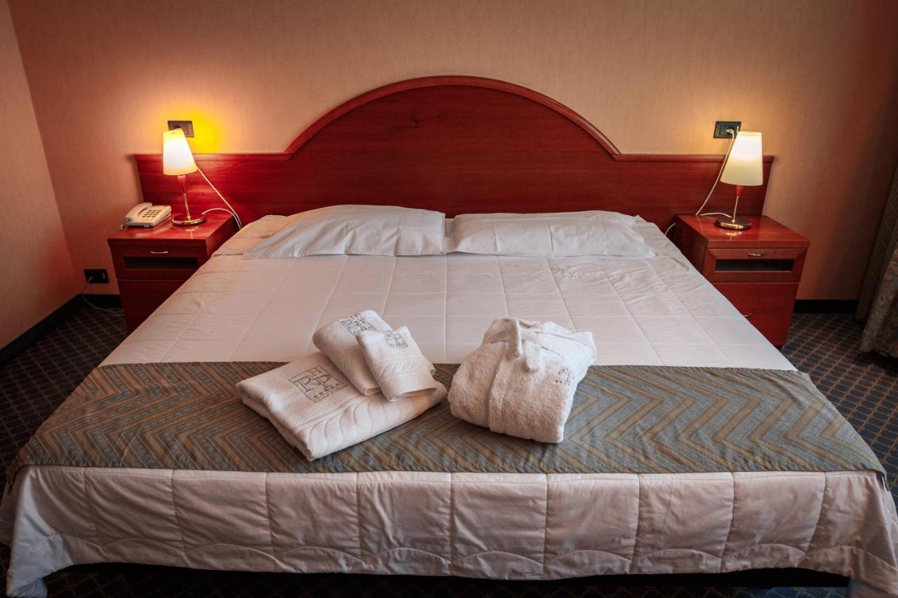 River Palace Hotel Atyraū 외부 사진
