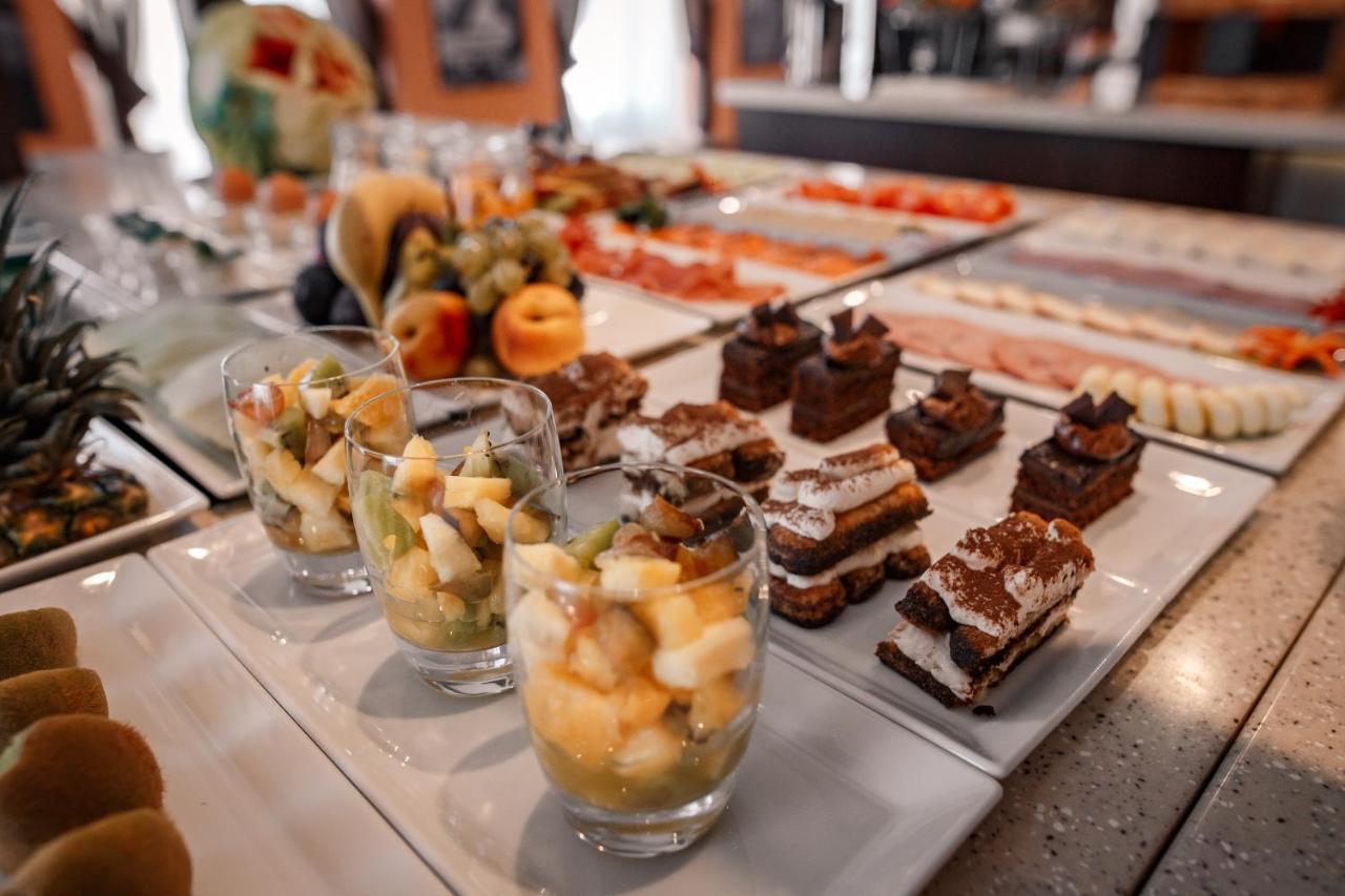 River Palace Hotel Atyraū 외부 사진