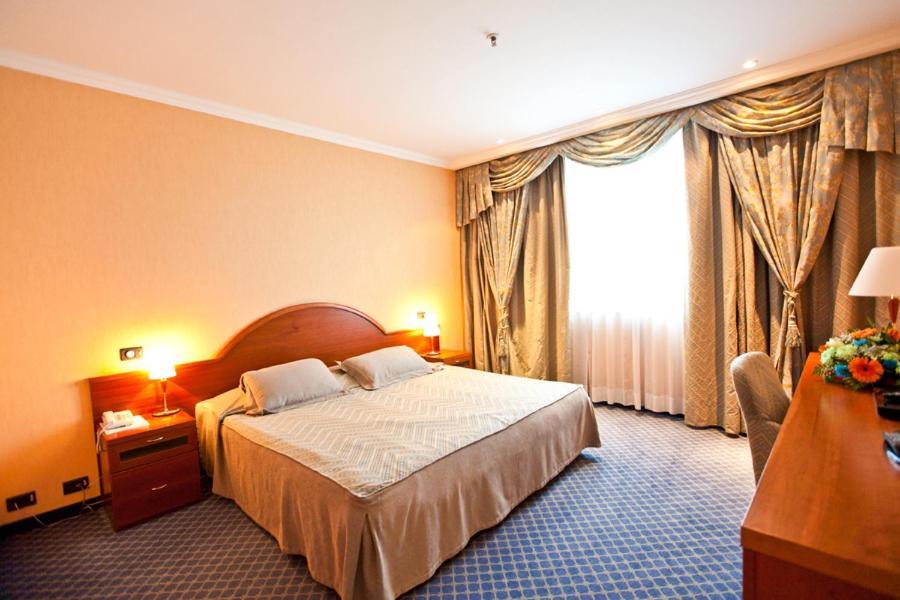 River Palace Hotel Atyraū 외부 사진